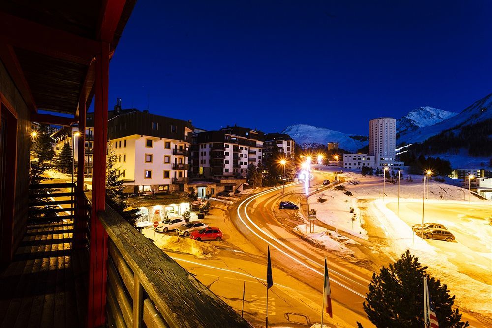 Hotel Biancaneve Sestriere Exterior photo